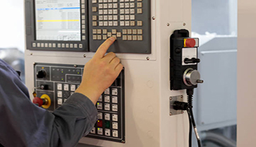 CNC Machine Operator & a CNC Machinist